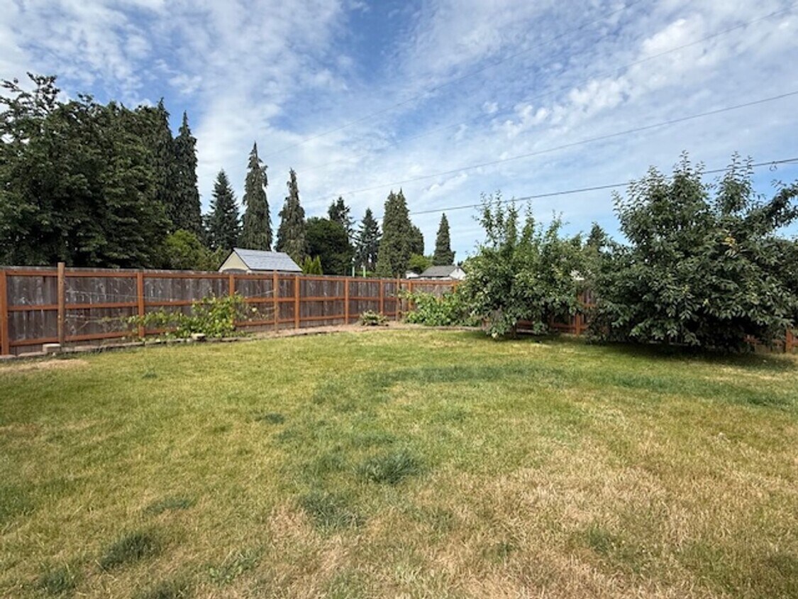 Foto del edificio - Rare Large Four Bedroom Home Plus Office W...