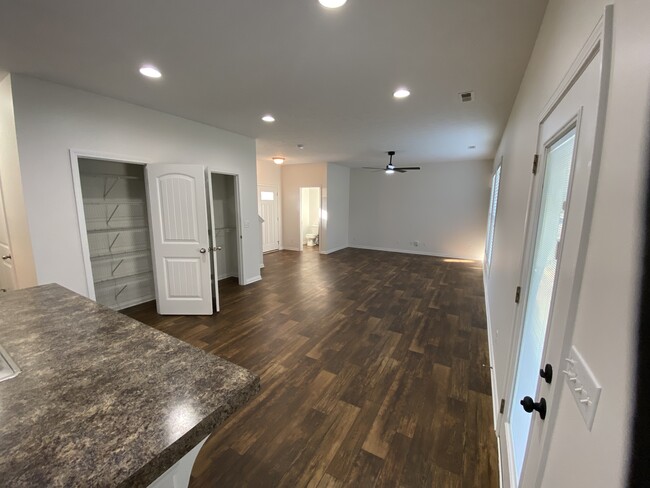 Building Photo - 6405 Autumn Valley Trce