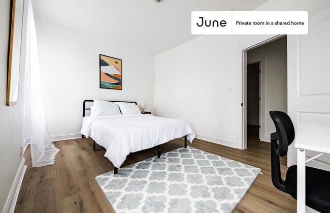Foto del edificio - Private bedroom in 4 bed/1 bath Home