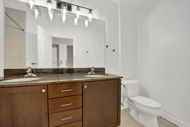 Foto del edificio - 3738 N Wilton Ave