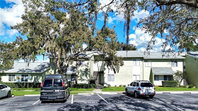 Foto del edificio - 566 Fairways Cir