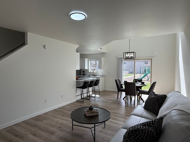 Building Photo - Diamond Field Townhomes