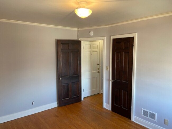 Building Photo - 2327 Mount Claire Ave