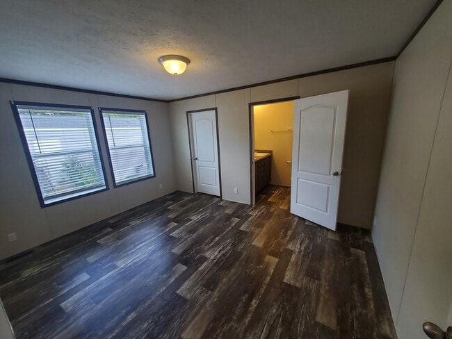 Building Photo - 24 Sparrow Hill Dr