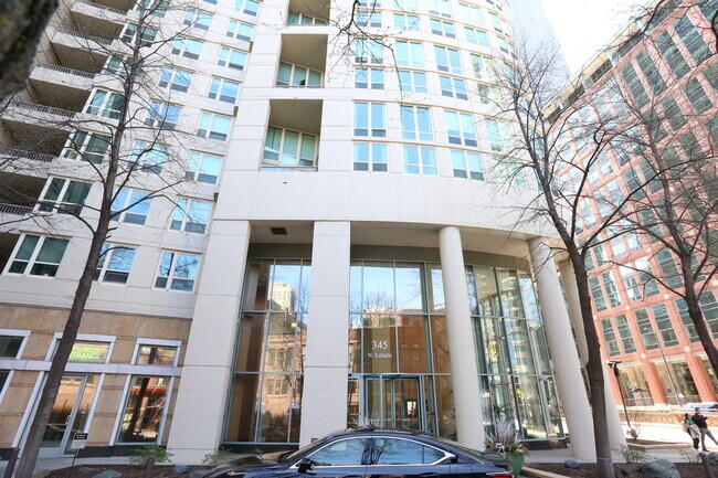 Building Photo - 345 N La Salle Dr