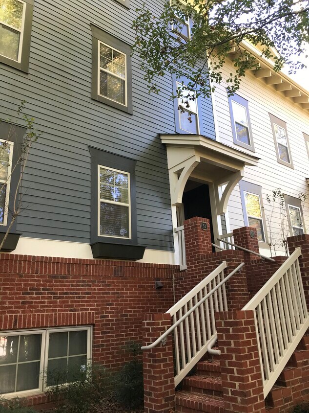 Front Entrance - 655 Mead St SE