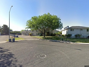 Building Photo - 464 E 1050 S