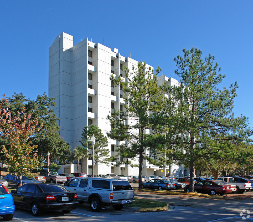 Foto del edificio - McCollum Hall