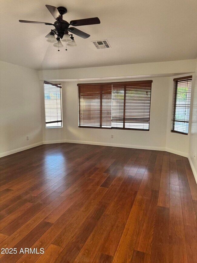 Foto del edificio - 5375 W Kaler Cir
