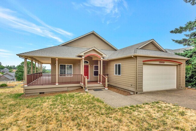 Building Photo - Beautiful Spacious 5 bedroom (plus office)...