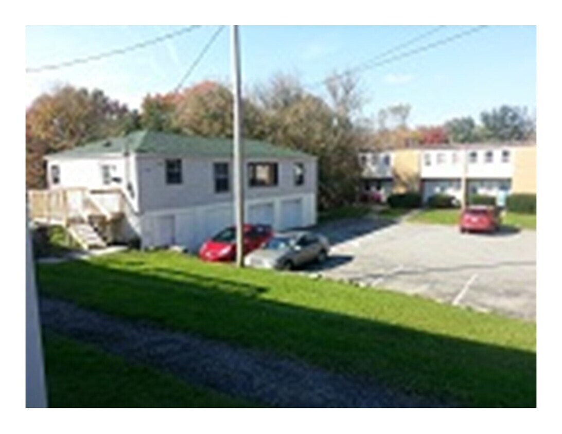 105 Grove City Rd, Slippery Rock, PA 16057 Apartments in Slippery