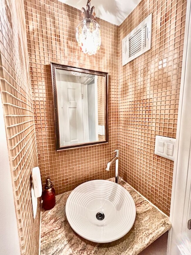 Foto del edificio - Welcome to this Lovely Home in Reston, VA!