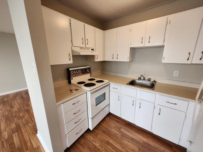 Building Photo - 411 Ellerdale St