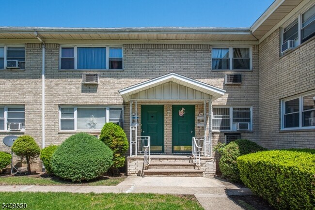 Foto del edificio - 20 Halsey Ave