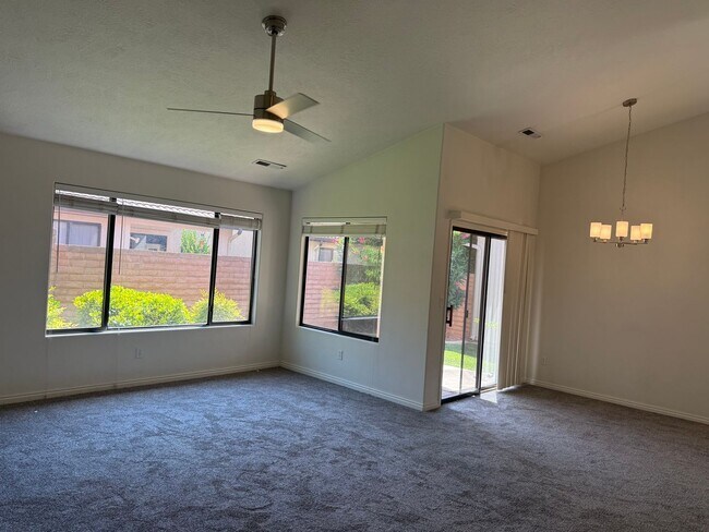 Foto del edificio - Single-Level Home with Community Pool, Gym, and More!