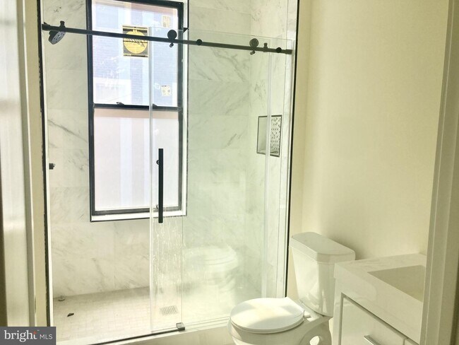 Foto del edificio - 649 N 15th St