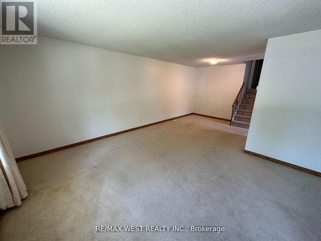 Building Photo - 15 Tracey Dr