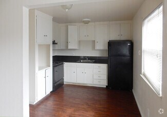 Building Photo - 2237 33rd St