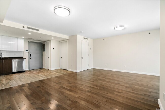 Building Photo - 97-45 63rd Dr