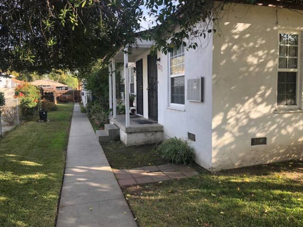 Primary Photo - 7002 Hazeltine Ave
