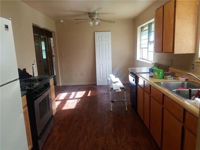 Foto del edificio - 598 N 40th St