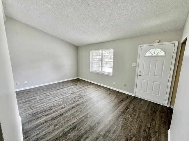 Building Photo - 3943 Maynard Dr