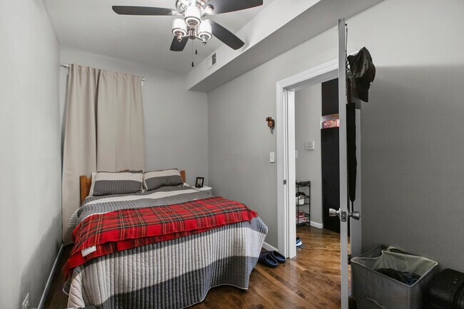 Foto del edificio - 2348 W Moffat St