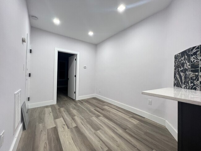 Fotografía del edificio - 44 Logan Ave