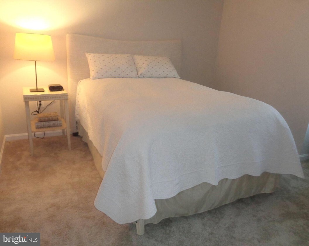 Primary Photo - 3101 N Hampton Dr