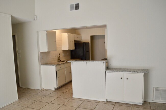 Foto del edificio - Super Cute 2 bed 1 bath located in a quiet...