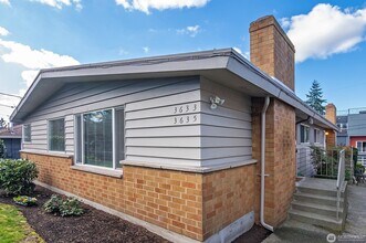 Building Photo - 3633 Woodlawn Ave N