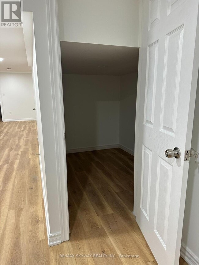 Building Photo - 19 Dolomite Dr