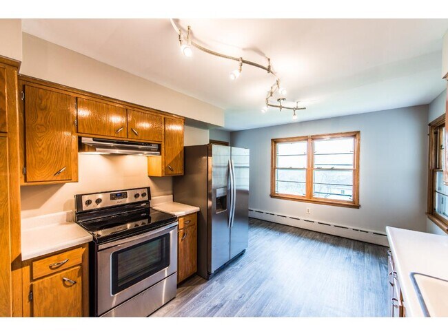 Building Photo - 675 Koehler Rd