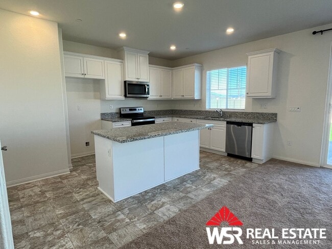 Building Photo - Stunning 6-Bedroom, 3-Bathroom Home for rent in a newer neighborhood