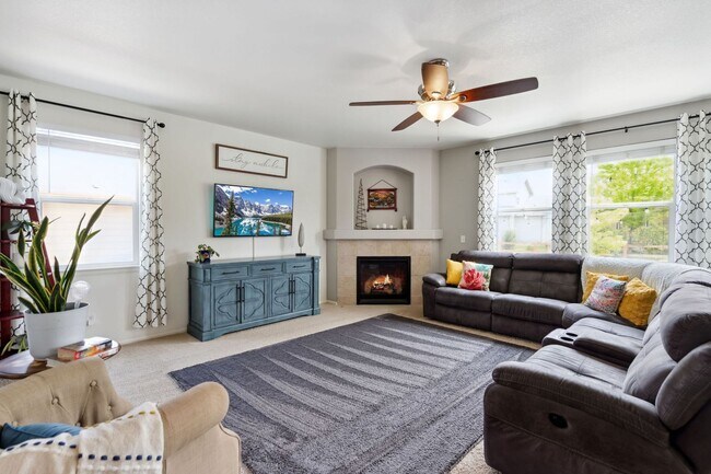 Building Photo - Spacious 4-Bedroom Home in Windshire Park