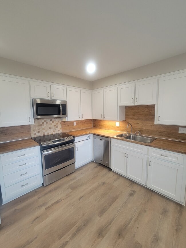 Building Photo - 7410 Ouachita Dr