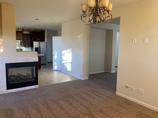 Building Photo - LARGE BEAUTIFUL HOME IN THE SONATA "GATED ...