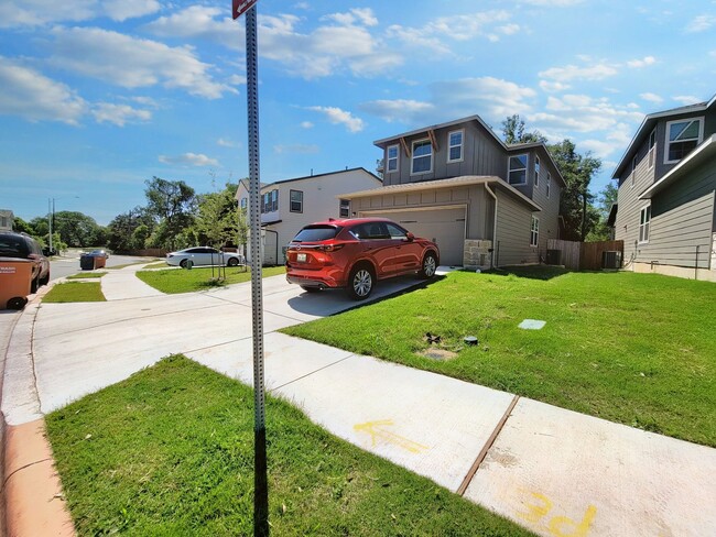 Building Photo - Spacious 4-Bedroom, 3-Bath Single-Family H...
