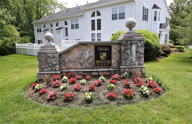 Foto del edificio - 101 Waldorf Dr