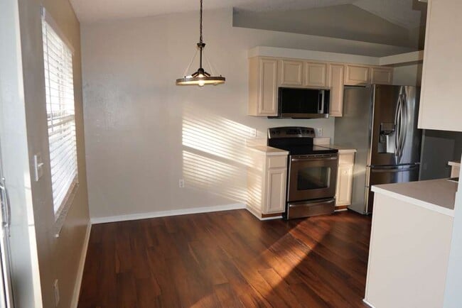 Foto del edificio - 3175 Victoria Dr