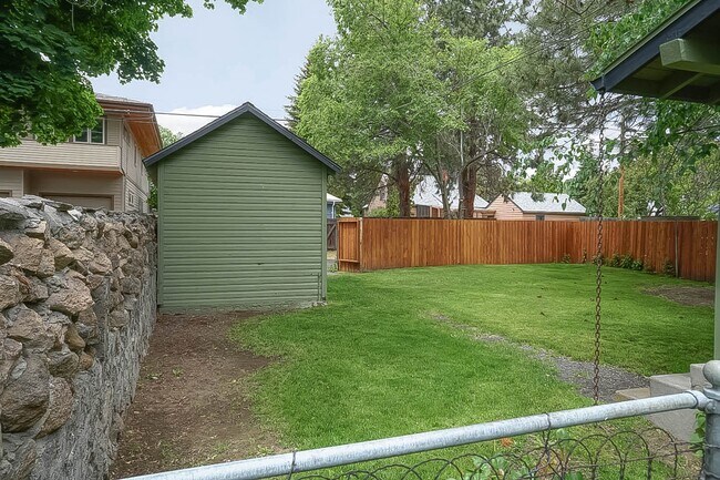 Building Photo - Amazing Westside bungalow across from Harm...