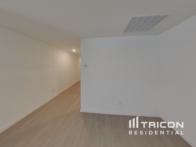 Building Photo - 1844 Kiwi Dr