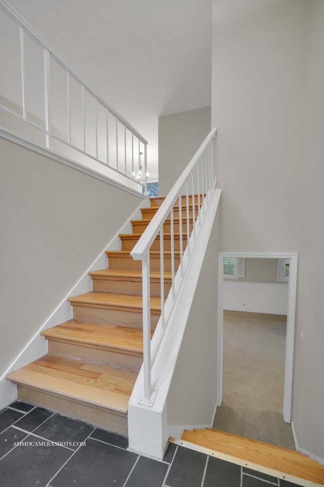 Building Photo - 1105 Greensfield Dr