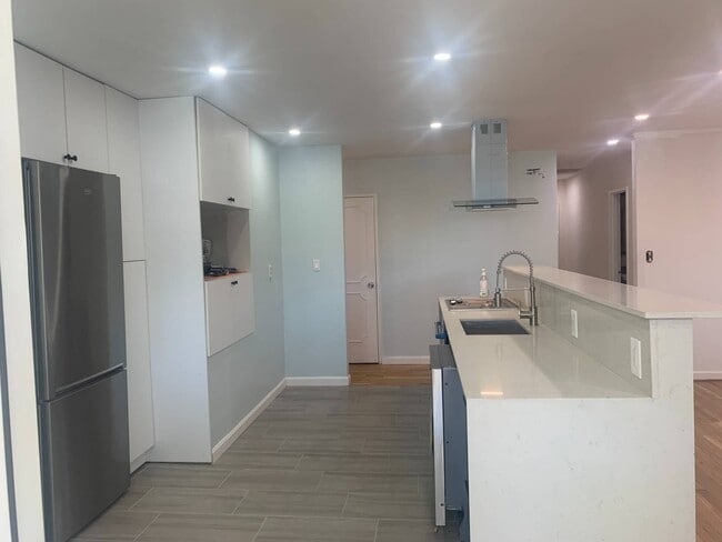 Foto del edificio - 1193 E 56th St