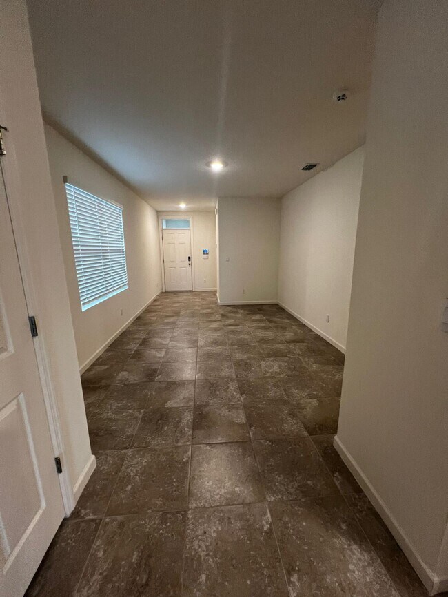 Building Photo - 10997 SW Vasari Way