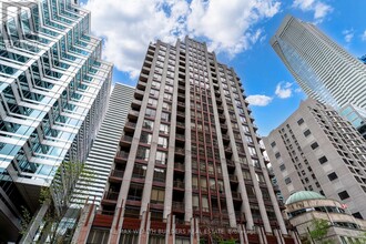 Building Photo - 85 Bloor St E