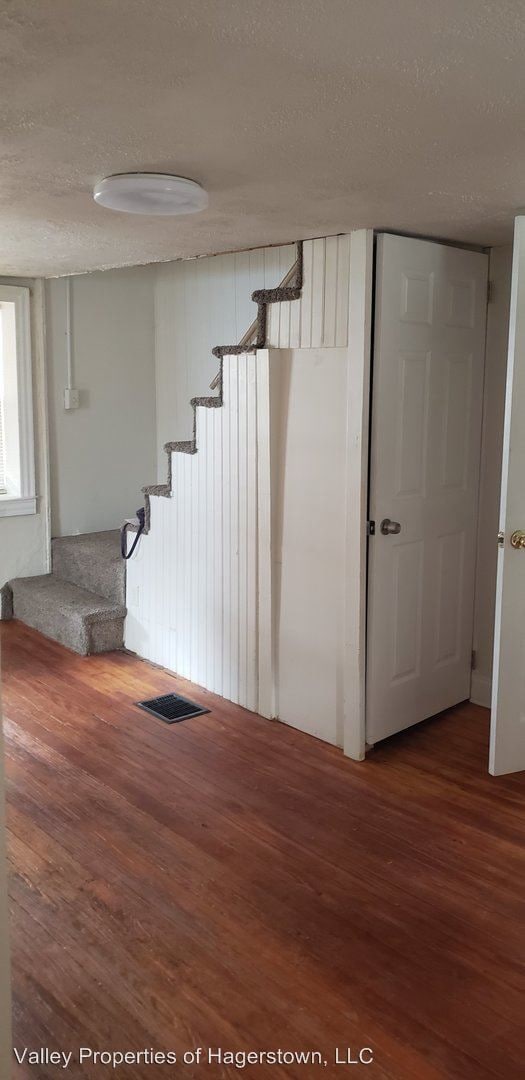 Building Photo - 2 br, 1 bath House - 149 E Main St