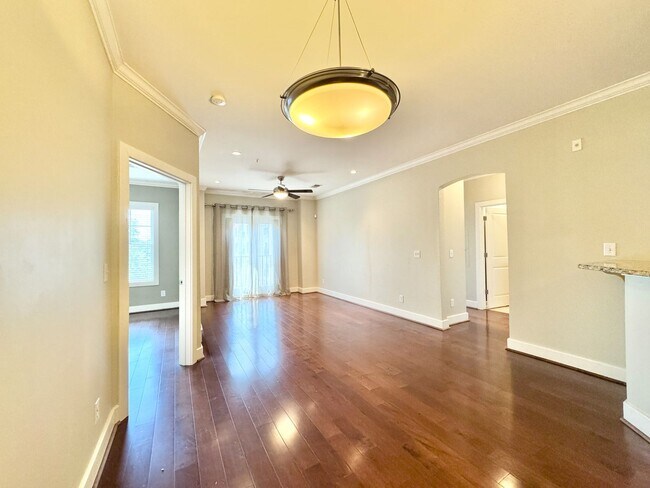 Foto del edificio - 2 Bedroom in Winstead Commons! Convenient to Lawndale Dr, Battleground Ave, and More!