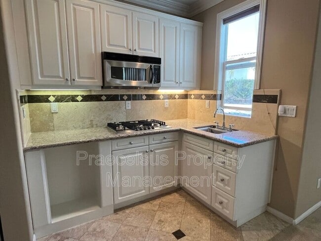 Building Photo - 1033 White Alder Ave