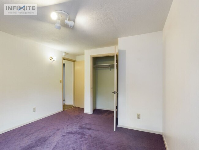 Building Photo - Spacious 3 Bedroom, 1 Bath Garden View Apt